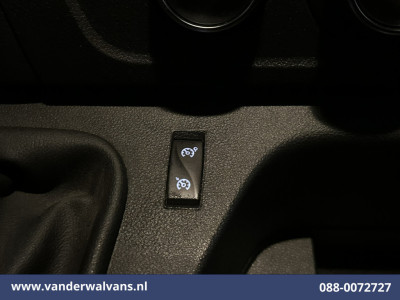 Renault Master 2.3 dCi 136pk L2H2 Euro6 Airco | Navigatie | Camera | Cruisecontrol | LED | 2500kg Trekhaak Parkeersensoren, Bijrijdersbank foto 5