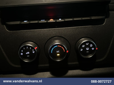 Renault Master 2.3 dCi 136pk L2H2 Euro6 Airco | Navigatie | Camera | Cruisecontrol | LED | 2500kg Trekhaak Parkeersensoren, Bijrijdersbank foto 7