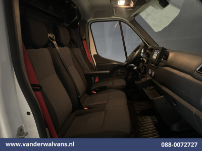 Renault Master 2.3 dCi 136pk L2H2 Euro6 Airco | Navigatie | Camera | Cruisecontrol | LED | 2500kg Trekhaak Parkeersensoren, Bijrijdersbank foto 8