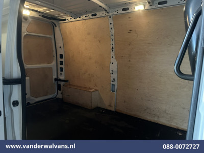 Renault Master 2.3 dCi 136pk L2H2 Euro6 Airco | Navigatie | Camera | Trekhaak | Cruisecontrol Parkeersensoren, Bijrijdersbank foto 12