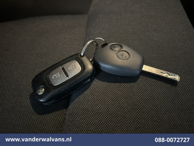 Renault Master 2.3 dCi 136pk L2H2 Euro6 Airco | Navigatie | Camera | Trekhaak | Cruisecontrol Parkeersensoren, Bijrijdersbank foto 19