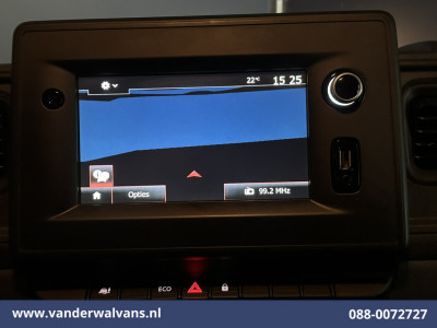 Renault Master 2.3 dCi 136pk L2H2 Euro6 Airco | Navigatie | Camera | Trekhaak | Cruisecontrol Parkeersensoren, Bijrijdersbank foto 2
