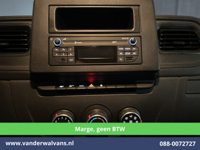 Renault Master 2.3 dCi 150pk **MARGE, geen BTW** L2H2 Paardenwagen Euro6 Airco | Camera | Cruisecontrol | Trekhaak Bijrijdersbank foto 17