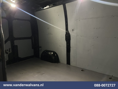 Renault Master 2.3 dCi 180pk L2H2 Euro6 Airco | Camera | Navigatie | LM Velgen | Cruisecontrol | LED Sidebars, 2500kg Trekhaak, Parkeersensoren, Bijrijdersbank foto 15