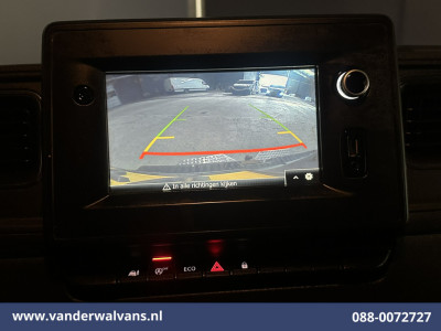 Renault Master 2.3 dCi 180pk L2H2 Euro6 Airco | Camera | Navigatie | LM Velgen | Cruisecontrol | LED Sidebars, 2500kg Trekhaak, Parkeersensoren, Bijrijdersbank foto 2