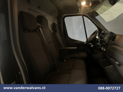 Renault Master 2.3 dCi 180pk L2H2 Euro6 Airco | Camera | Navigatie | LM Velgen | Cruisecontrol | LED Sidebars, 2500kg Trekhaak, Parkeersensoren, Bijrijdersbank foto 9