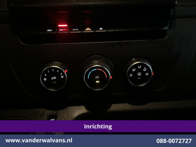 Renault Master 2.3 dCi 180pk L2H2 Inrichting Euro6 Airco | Camera | Navigatie | LM Velgen | Cruisecontrol | LED Sidebars, 2500kg Trekhaak, Parkeersensoren, Bijrijdersbank foto 8