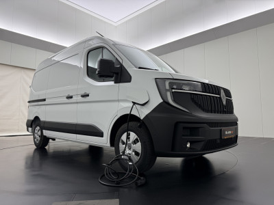 Renault Master E-Tech 87Kwh L2H2 Zeer Compleet !! | Direct Rijden !! | Trekhaak 2500Kg | 10 Multimedia+Google | 360 Camera | Betimmering foto 3
