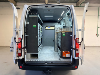Renault Master Servicewagen T35 2.3 dCi 145pk euro6 L2H2 BOTT Inrichting, Victron omvormer, Standkachel, Trekhaak, RIJKLAARPRIJS! foto 2