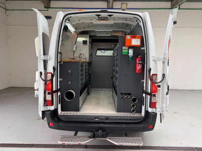 Renault Master Servicewagen T35 2.3 dCi 145pk euro6 L2H2 BOTT Inrichting, Victron omvormer, Standkachel, Trekhaak, RIJKLAARPRIJS! foto 2