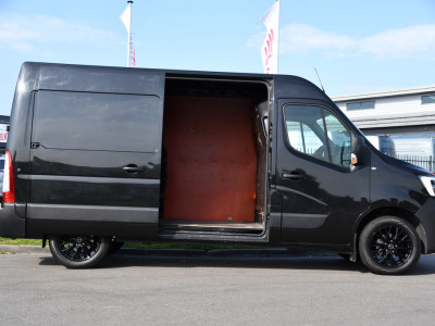 Renault Master T33 2.3 dCi 135 L2H2 Camera, Cruise, LED, Multimedia, Trekhaak, 135pk, NAVI, Betimmering, Uniek! foto 11