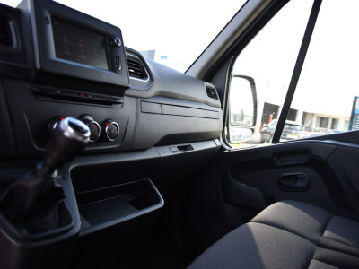 Renault Master T33 2.3 dCi 135 L2H2 Camera, Cruise, LED, Multimedia, Trekhaak, 135pk, NAVI, Betimmering, Uniek! foto 18