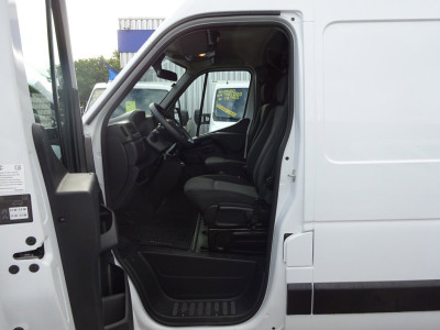 Renault Master T35 2.3 dCi 135 L2H2 Comfort Groot NAVI AIRCO TREKHAAK ZEER NETJES foto 12