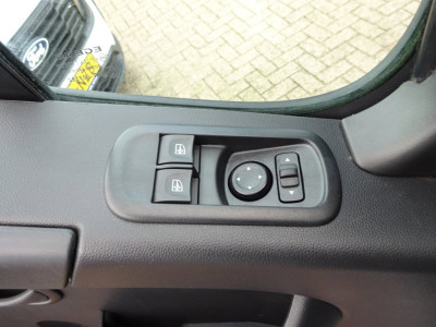 Renault Master T35 2.3 dCi 135 L2H2 Comfort Groot NAVI AIRCO TREKHAAK ZEER NETJES foto 21