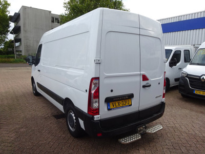 Renault Master T35 2.3 dCi 135 L2H2 Comfort Groot NAVI AIRCO TREKHAAK ZEER NETJES foto 3