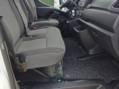 Renault Master T35 2.3 dCi 135 L2H2 + werkplaats inrichting , Euro 6 , 1e Eig , 140 PK , Apk 4-2027 , Camera , leuke bus. 21