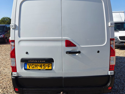 Renault Master T35 2.3 dCi 135 L2H2 ,+ werkplaats inrichting , Euro 6 , 1e Eig , 140 PK , Apk 8- 2027 , Camera , leuke bus. foto 6