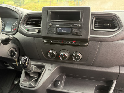 Renault Master T35 2.3 dCi 135PK Euro6 L2H2 â 3-zits â camera â trekhaak 2500KG â omvormer foto 12