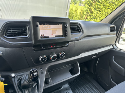 Renault Master T35 2.3 dCi 136 PK / L2H2 / 1e EIG. / 67.106 KM / IMPERIAAL / TREKHAAK / NAVI / AIRCO / CRUISE 10