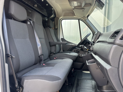 Renault Master T35 2.3 dCi 136 PK / L2H2 / 1e EIG. / 67.106 KM / IMPERIAAL / TREKHAAK / NAVI / AIRCO / CRUISE 6