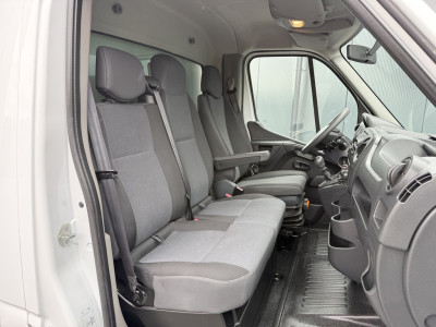 Renault Master T35 2.3 dCi 146 PK / BAKWAGEN / DHOLLANDIA LAADKLEP / CRUISE / AIRCO / 3-ZITS / ZIJDEUR / MEUBELBAK foto 11