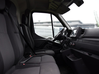 Renault Master T35 2.3 dCi 150 L2H2 Black Edition Cruise, Camera, Carplay, 150pk, Automaat Multimedia, LED, NAVI, Trekhaak, Uniek! 2