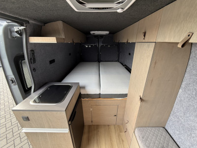 Renault Master T35 2.3 dCi 180 PK AUTOMAAT / L3H2 / CAMPER / BPM VRIJ GRIJS KENTEKEN / ZONNEPANEEL / LUIFEL / VENTILATIE / CAMERA / TREKHAAK foto 4