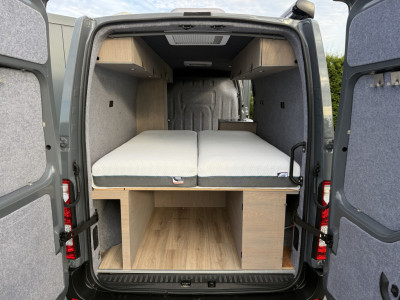 Renault Master T35 2.3 dCi 180 PK AUTOMAAT / L3H2 / CAMPER / BPM VRIJ GRIJS KENTEKEN / ZONNEPANEEL / THULE LUIFEL + TENT / VENTILATIE / CAMERA / TREKHAAK foto 11