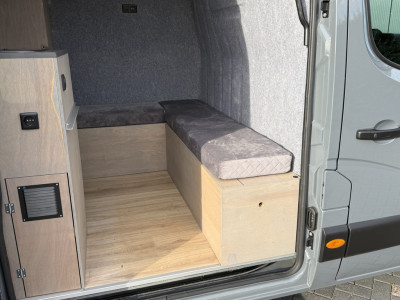Renault Master T35 2.3 dCi 180 PK AUTOMAAT / L3H2 / CAMPER / BPM VRIJ GRIJS KENTEKEN / ZONNEPANEEL / THULE LUIFEL + TENT / VENTILATIE / CAMERA / TREKHAAK foto 13