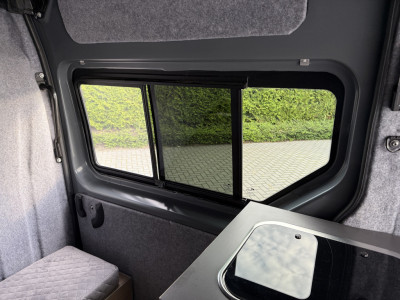 Renault Master T35 2.3 dCi 180 PK AUTOMAAT / L3H2 / CAMPER / BPM VRIJ GRIJS KENTEKEN / ZONNEPANEEL / THULE LUIFEL + TENT / VENTILATIE / CAMERA / TREKHAAK foto 18