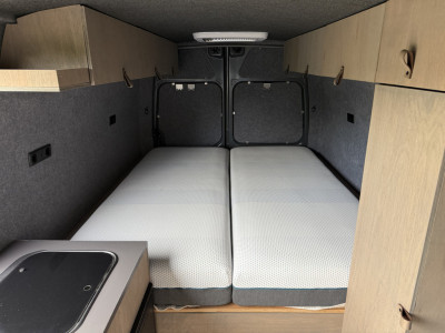 Renault Master T35 2.3 dCi 180 PK AUTOMAAT / L3H2 / CAMPER / BPM VRIJ GRIJS KENTEKEN / ZONNEPANEEL / THULE LUIFEL + TENT / VENTILATIE / CAMERA / TREKHAAK foto 19
