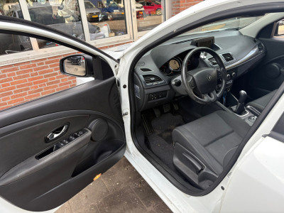 Renault Mégane 1.5 dCi *EXPORT*|MARGE|GRIJS KENTEKEN|NAP|trekhaak 1500KG|airco|cruise|navi|bluetooth|lichtmetalen velgen foto 11