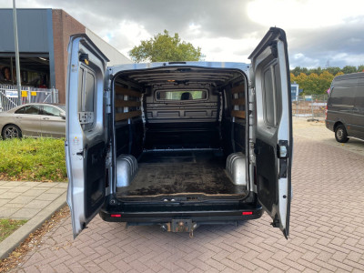 Renault Trafic 1.6 dCi T29 L2H1 / Airco / Navigatie / Cruise Control / Euro5 / PDC / Camera  / 85KW=116PK / APK 16-1-2027 / MARGE ! foto 4