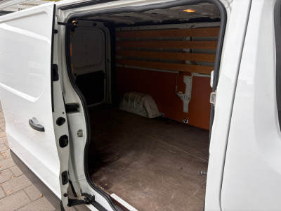 Renault Trafic 1.6 dCi T29 L2H1|EURO6|NAP|airco|cruise|trekhaak 2000KG|navi|parkeersensoren achter|bluetooth|drie zitplaatsen foto 10