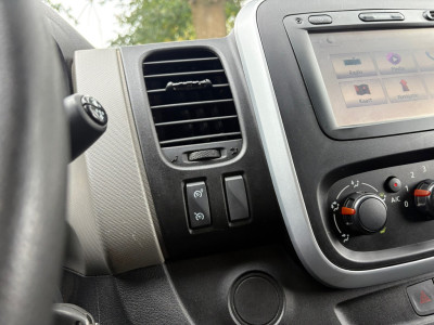 Renault Trafic 1.6 dCi T29 L2H1|EURO6|NAP|airco|cruise|trekhaak 2000KG|navi|parkeersensoren achter|bluetooth|drie zitplaatsen foto 19