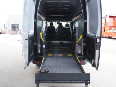 Renault Trafic 2.0 Blue dCi 170PK T30 L2H2 Rolstoelbus met schans nr. V186 | Airco | Cruise | Navi | trekhaak foto 13