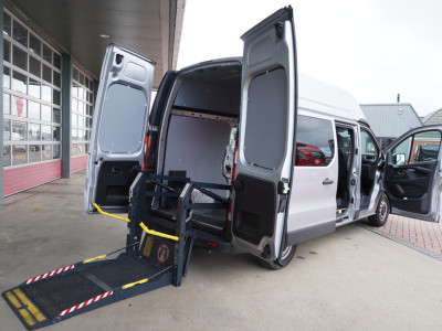 Renault Trafic 2.0 Blue dCi 170PK T30 L2H2 Rolstoelbus met schans nr. V186 | Airco | Cruise | Navi | trekhaak foto 4