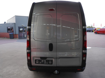 Renault Trafic 2.0 Blue dCi 170PK T30 L2H2 Rolstoelbus met schans nr. V186 | Airco | Cruise | Navi | trekhaak foto 6