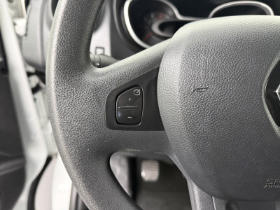 Renault Trafic 2.0DCi 120PK Lang Work Edition | Navigatie | Multimedia | Trekhaak | 3-Zits | Airco | Cruise foto 15
