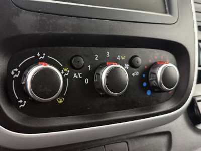 Renault Trafic 2.0DCi 120PK Lang Work Edition | Navigatie | Multimedia | Trekhaak | 3-Zits | Airco | Cruise foto 20