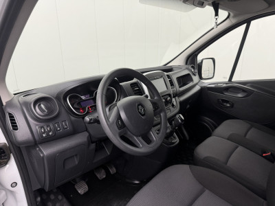 Renault Trafic 2.0DCi 120PK Lang Work Edition | Navigatie | Multimedia | Trekhaak | 3-Zits | Airco | Cruise foto 3