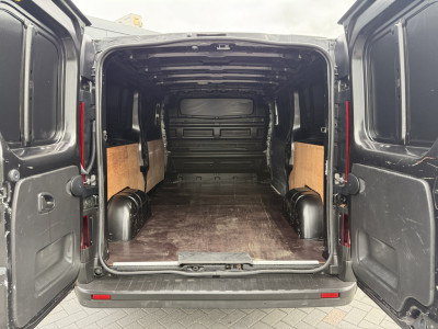 Renault Trafic 2.0 dCi 120 PK / L2H1 / 1e EIG. / AIRCO / CRUISE / PDC / 3-ZITS / LED 8