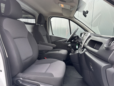 Renault Trafic 2.0 dCi 120 PK / L2H1 / 1e EIG. / IMPERIAAL / 2x SCHUIFDEUR / TREKHAAK / LED KOPLAMPEN / AIRCO /  CRUISE foto 7
