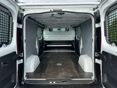 Renault Trafic 2.0 dCi 120 PK / L2H1 / 1e EIG. / IMPERIAAL / 2x SCHUIFDEUR / TREKHAAK / LED KOPLAMPEN / AIRCO /  CRUISE foto 9