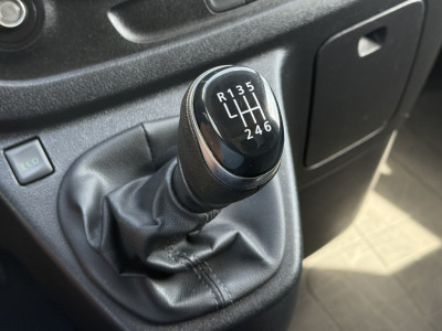 Renault Trafic 2.0 dCi 120 PK / L2H1 / 1e EIG. / TREKHAAK / IMPERIAAL / 3-ZITS / AIRCO / CRUISE / NAVI / LED foto 17
