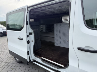 Renault Trafic 2.0 dCi 120 PK / L2H1 / 2x SCHUIFDEUR / INRICHTING / TREKHAAK / 1e EIG. / LED / CRUISE / AIRCO / NAVI foto 12
