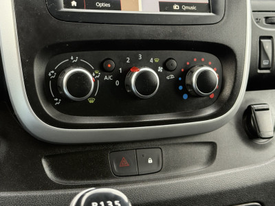 Renault Trafic 2.0 dCi 120 PK / L2H1 / 2x SCHUIFDEUR / INRICHTING / TREKHAAK / 1e EIG. / LED / CRUISE / AIRCO / NAVI foto 19