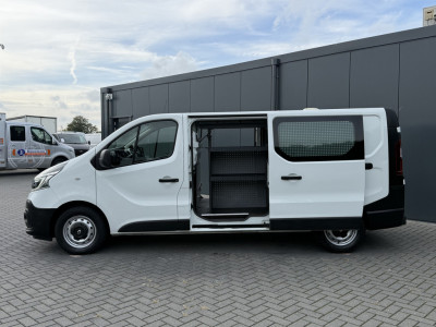 Renault Trafic 2.0 dCi 120 PK / L2H1 / 2x SCHUIFDEUR / INRICHTING / TREKHAAK / 1e EIG. / LED / CRUISE / AIRCO / NAVI foto 3