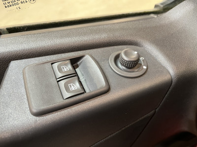 Renault Trafic 2.0 dCi 120 PK L2H1 / Euro 6 / Airco / Cruise Control / PDC / CarPlay / Navigatie / Trekhaak / Imperiaal / 3-Zits foto 12