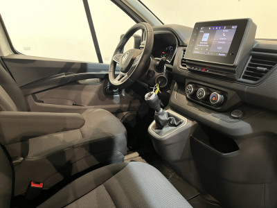 Renault Trafic 2.0 dCi 130 PK L2H1 / Euro 6 / Schuifdeur L + R / LED / Airco / Cruise Control / Camera / Trekhaak / CarPlay / 3-Zits / 69.000 KM !! foto 3